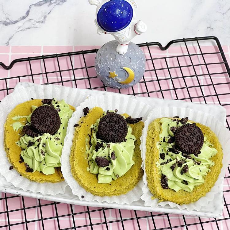 matcha-oreo-cake-roll-1
