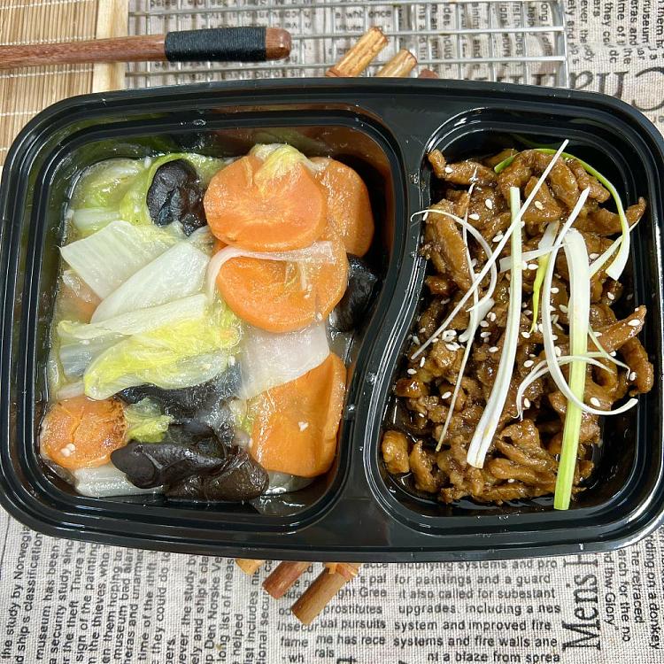 beijing-style-pork-strips-in-bean-pastethree-color-vegetables-cabbage-black-fungus-carrot-1