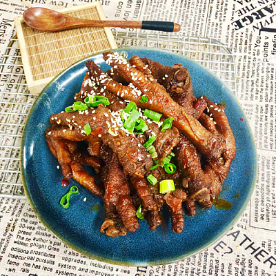 麻辣凤爪(中辣)(700ml盒装)