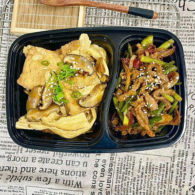 4447蒜苔炒肉丝（ 微辣）+三鲜腐竹豆腐煲（1000ml盒装）