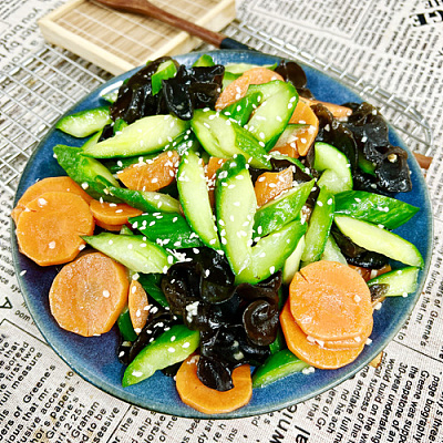 百乐菜（黄瓜，木耳，胡萝卜） （700ml盒装）