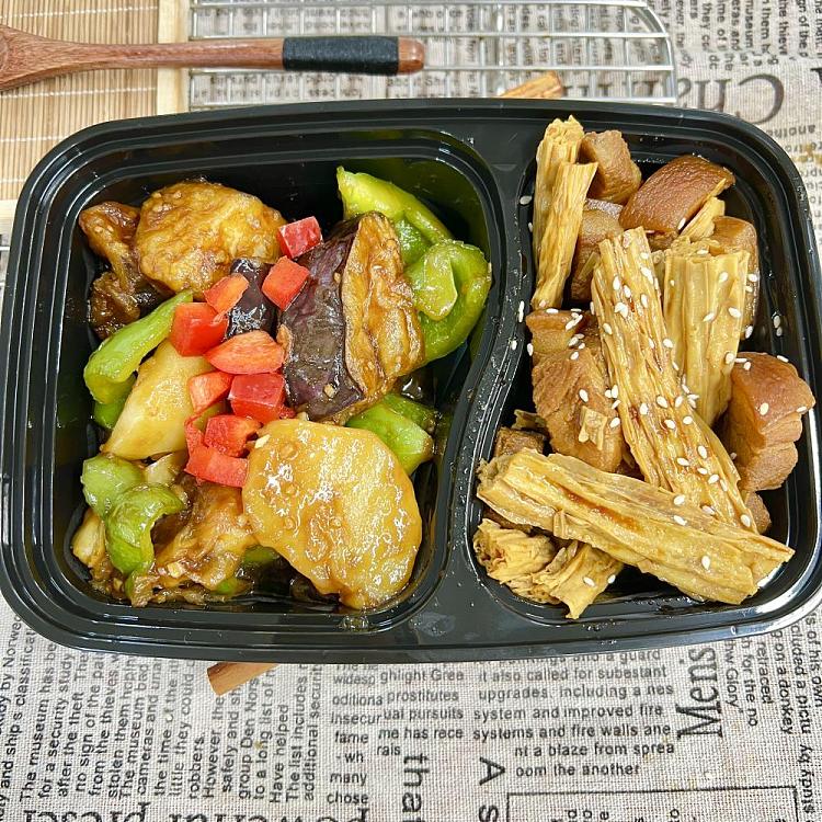 stir-fried-eggplant-potato-and-green-pepperbraised-pork-stewed-with-dried-beancurd-sticks-1
