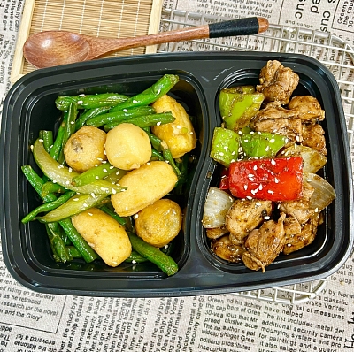 3056黑椒鸡丁+酱烧豆角烧丸子（1000ml盒装）