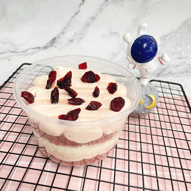 red-velvet-strawberry-cheese-cake-1