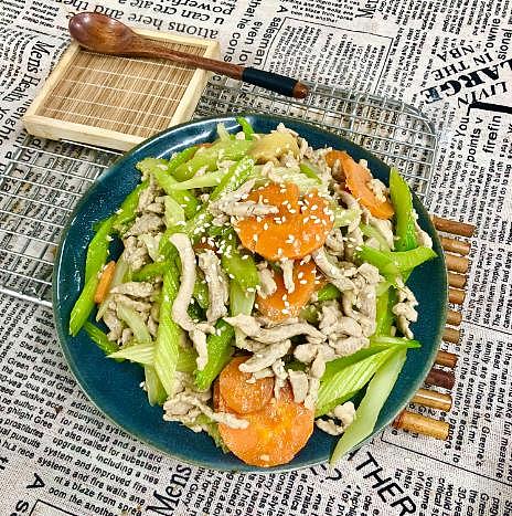 stir-fried-pork-strips-with-celery-1