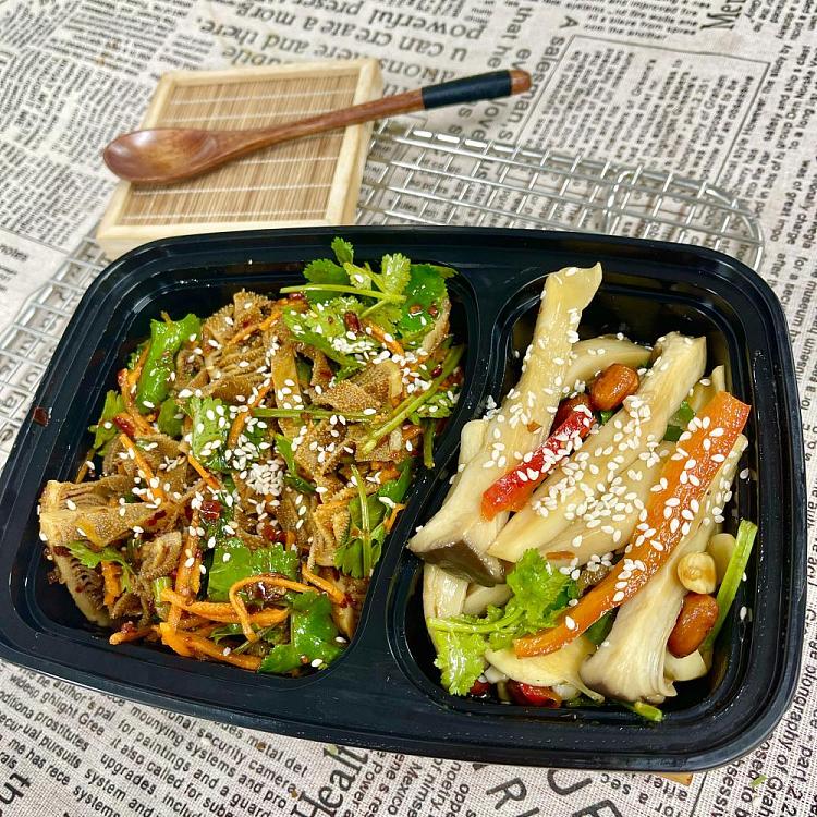 spicy-sliced-beef-tripehand-torn-king-oyster-mushrooms-1