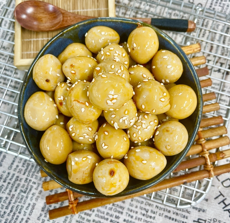 braised-quail-eggs-in-red-oil-1