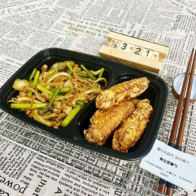 1022 新奥尔良鸡翅+蒜苔炒肉丝（ 微辣）（1000ml盒装）