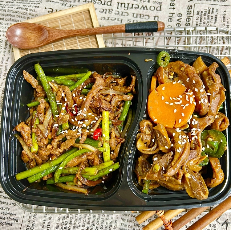 stir-fried-pigs-mawgarlic-sprouts-stir-fried-with-pork-strips-1