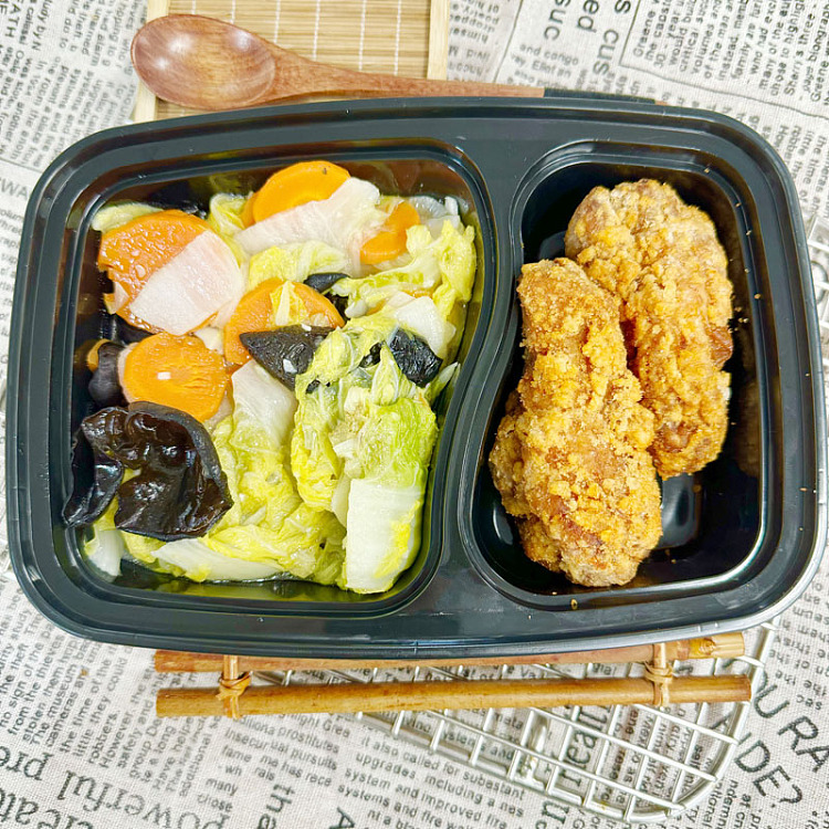 new-orleans-chicken-drumletsthree-color-vegetables-cabbageblack-fungus-carrot-1