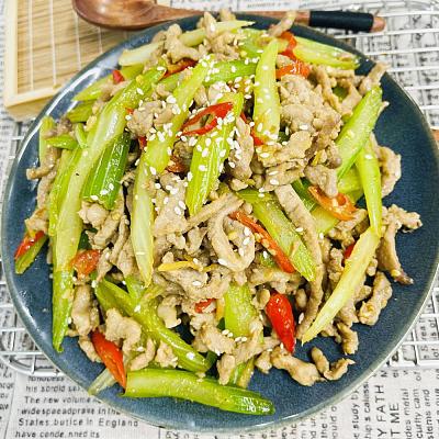芹菜泡椒炒肉丝（微辣）【700ml盒装】