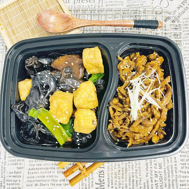beijing-style-pork-strips-in-bean-pastetofu-puff-with-shiitake-mushrooms-1