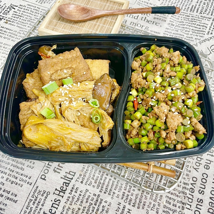 minced-pork-with-diced-garlic-sproutsthree-delicacies-beancurd-sticks-and-tofu-pot-1
