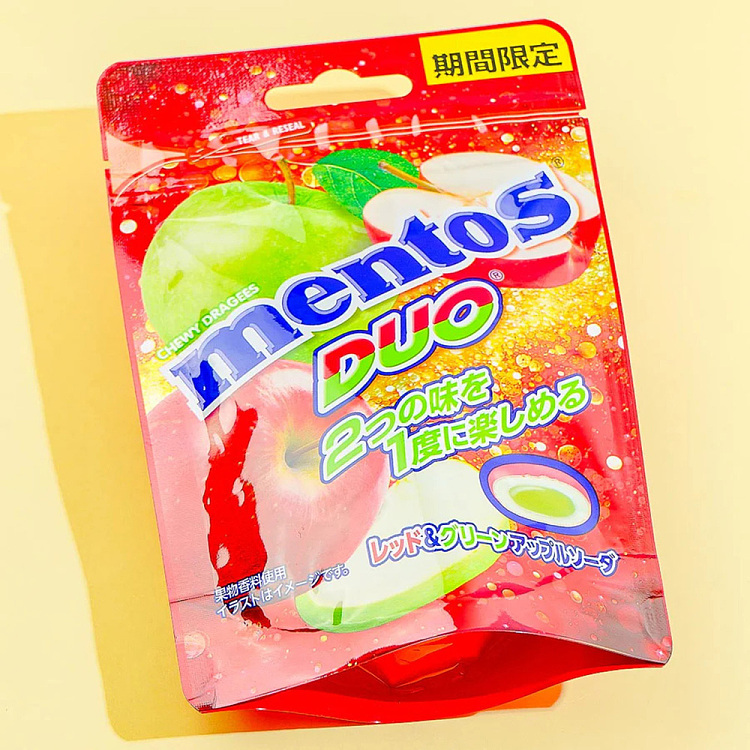 mentos-chewy-inflatable-candy-green-red-apple-double-soda-flavor-45g-2