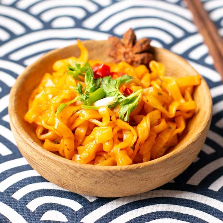 sangyo-creamy-spicy-turkey-noodle-bucket-105gdiscontinued-4