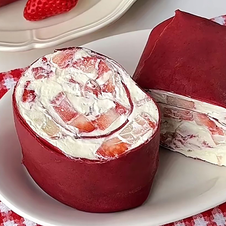 12cake-chocolate-strawberry-towel-roll-approx-450g-1
