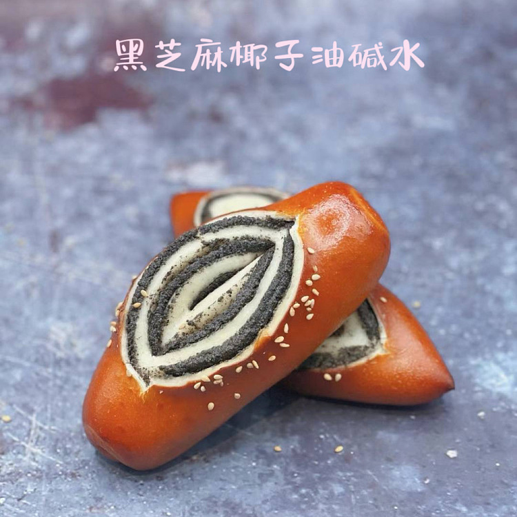 freshxituan-black-sesame-lye-bread-115g-1