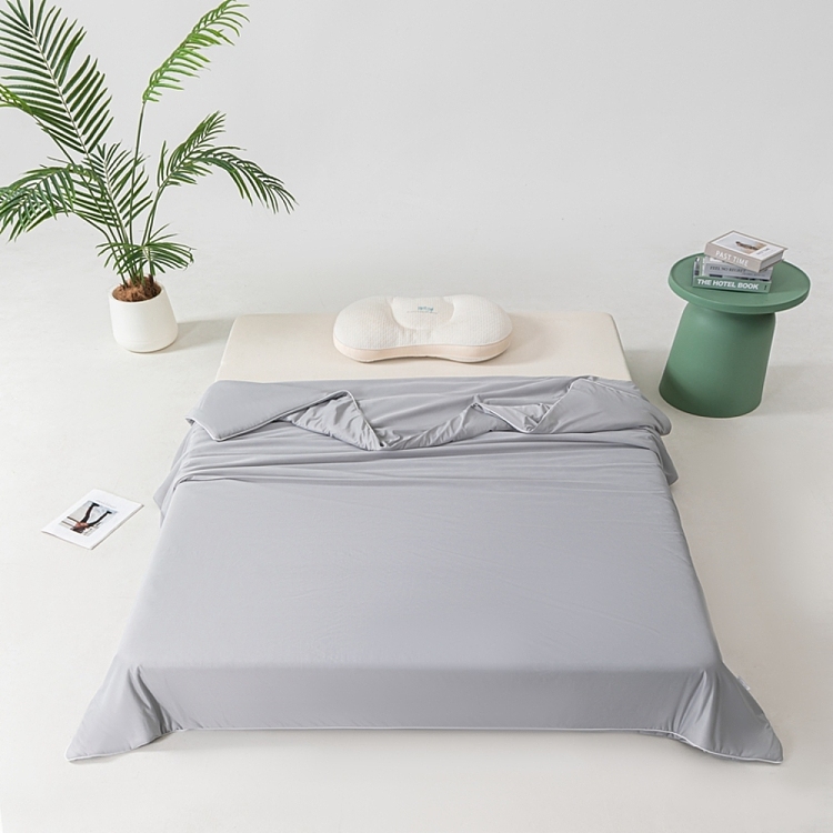 heartin-spring-summer-quilt-gray-king-1
