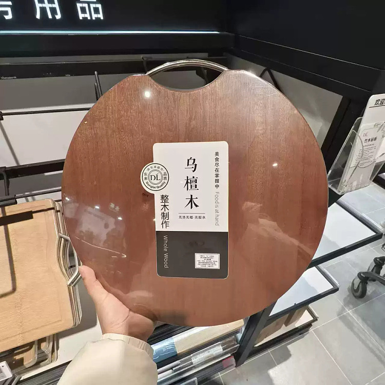 exclusive-to-australiafat-tung-lais-own-brand-dl-ebony-round-chopping-boards-1