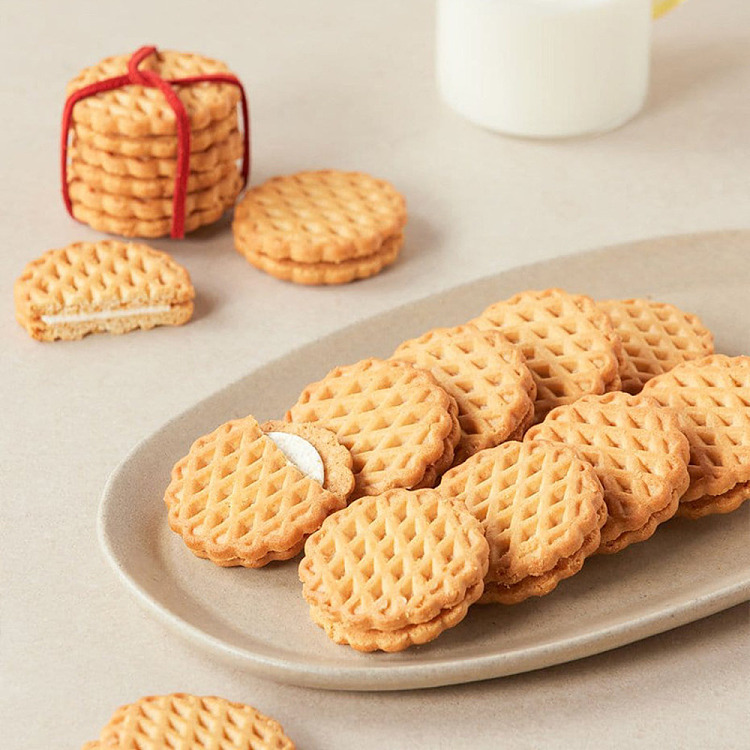 crown-sandwich-cookies-apple-flavor-91g-2