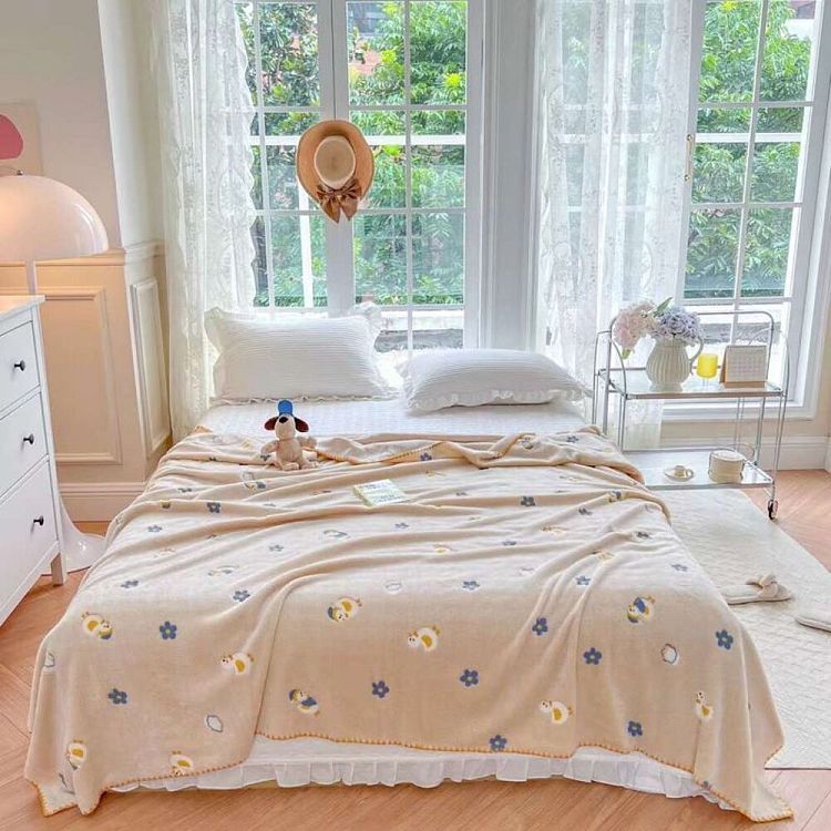 sleepmode-heavyweight-ultra-soft-cloud-like-fleece-blanket-with-yellow-duck-design-21-x-21-m-2
