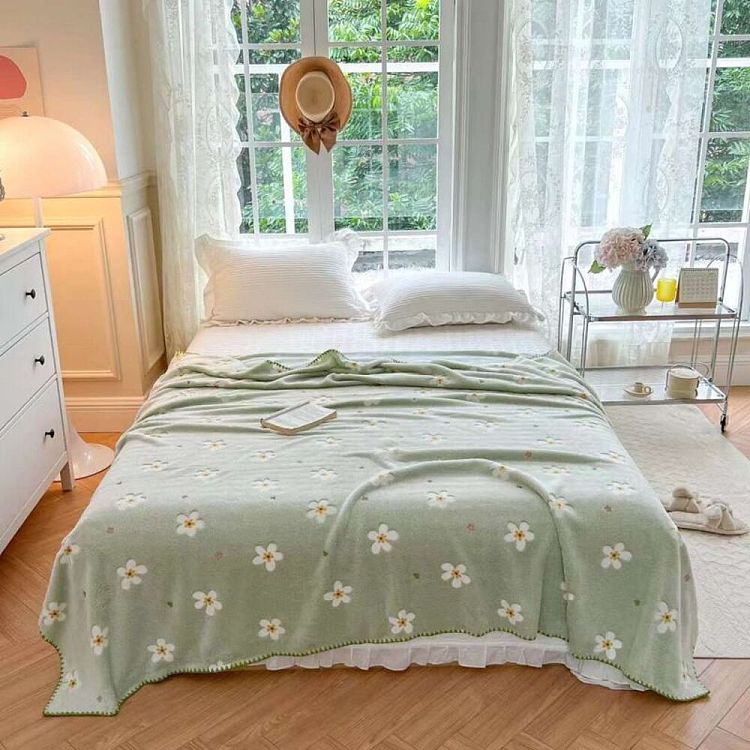 sleepmode-heavyweight-ultra-soft-cloud-like-fleece-blanket-with-small-green-flowers-21-x-21-m-2