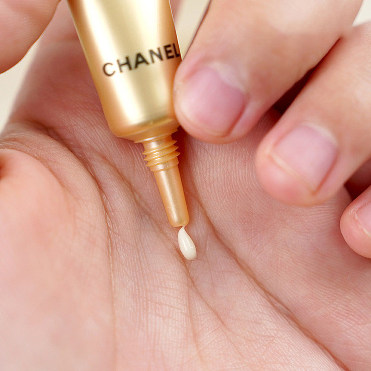 chanel-luxury-essence-eye-cream-3-ml-3