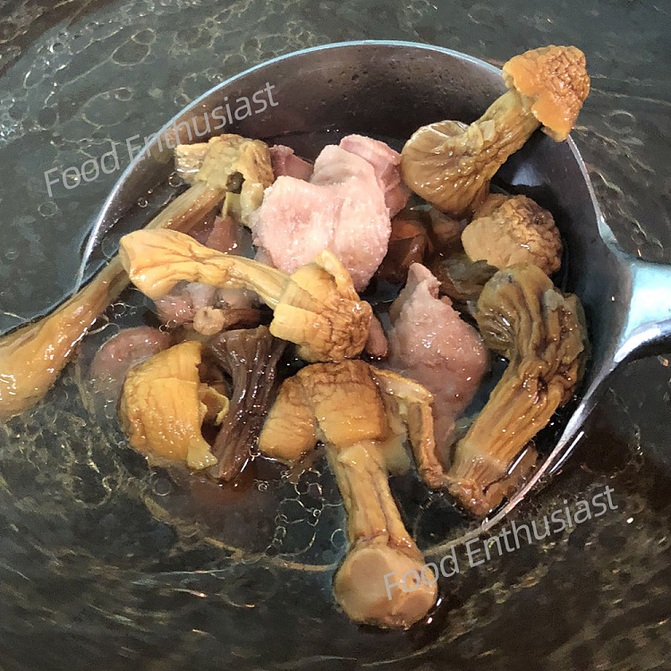 freezeba-er-dried-sea-pepper-slowly-simmered-strong-matsutake-mushroom-walking-chicken-soup-780ml-about-750g-1