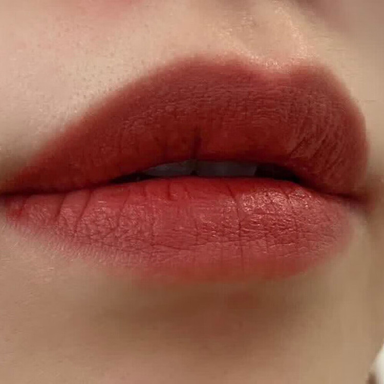 armani-red-tube-lip-gloss-400-armani-red-65ml-2