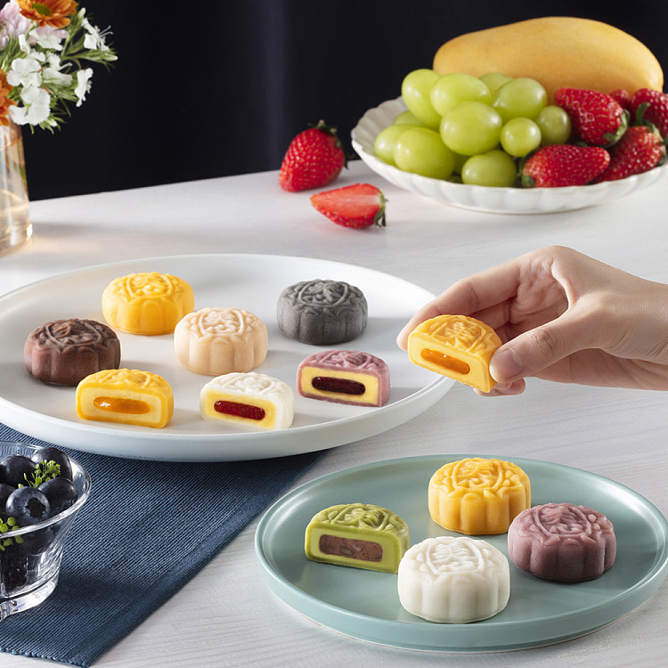 freezehong-kong-maxims-iced-mooncake-with-sesame-peanut-2pcs-in-120g-2