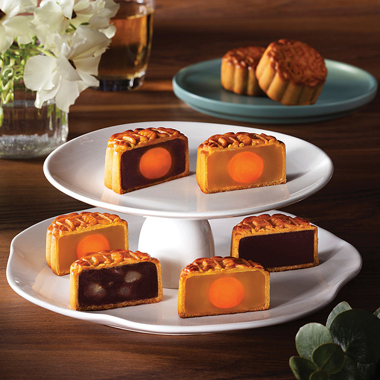 gift-boxhong-kong-maxims-golden-colorful-moon-cake-6pcs-in-420g-2