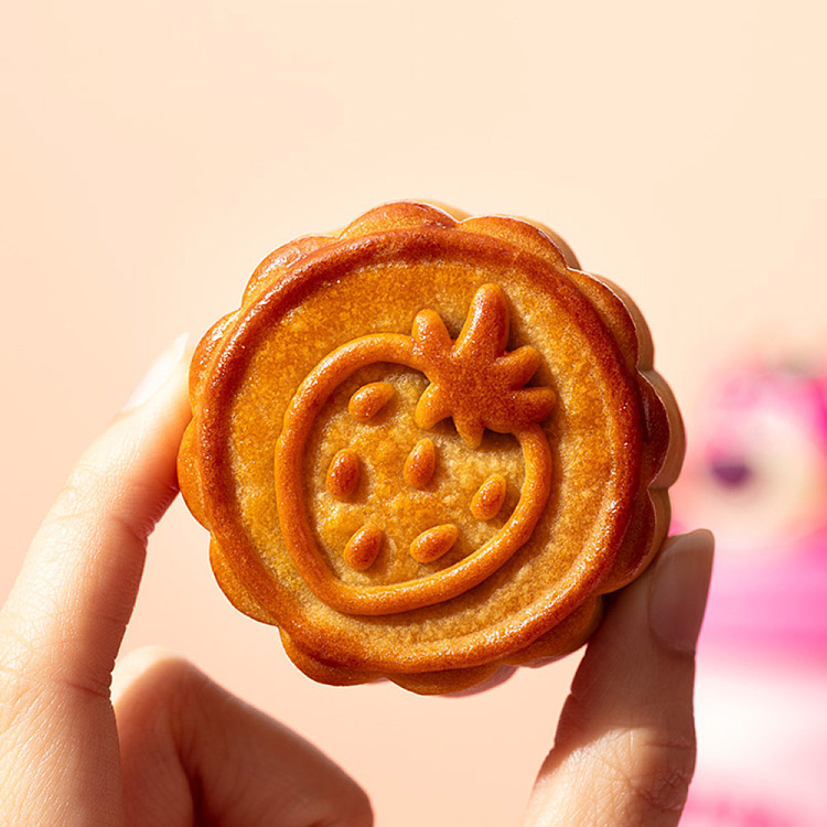 gift-boxhong-kong-maxims-x-strawberry-bear-co-branded-pure-bean-paste-mooncake-4pcs-in-580g-3