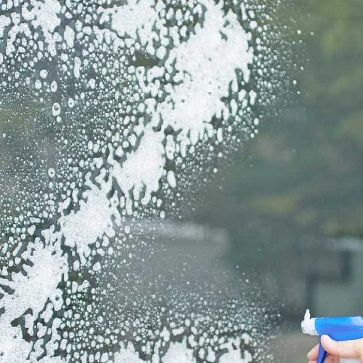 kao-glass-mirror-dust-removal-and-cleaning-foam-spray-cleaner-400ml-2