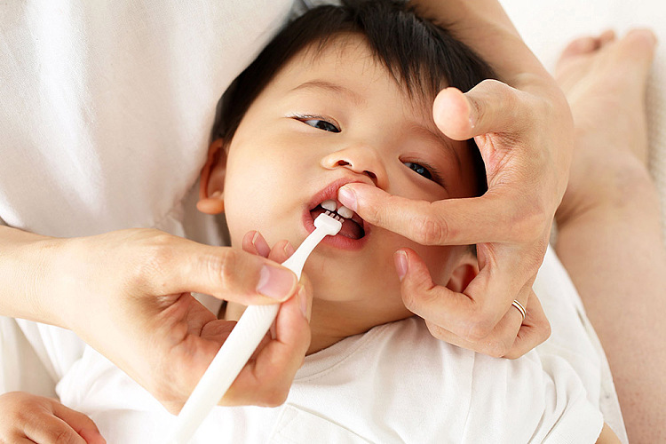 pigeon-natural-sweetened-gel-toothpaste-for-teething-onset-2