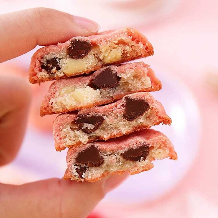 bujiya-sandwich-cookies-strawberry-cake-flavor-147g-2