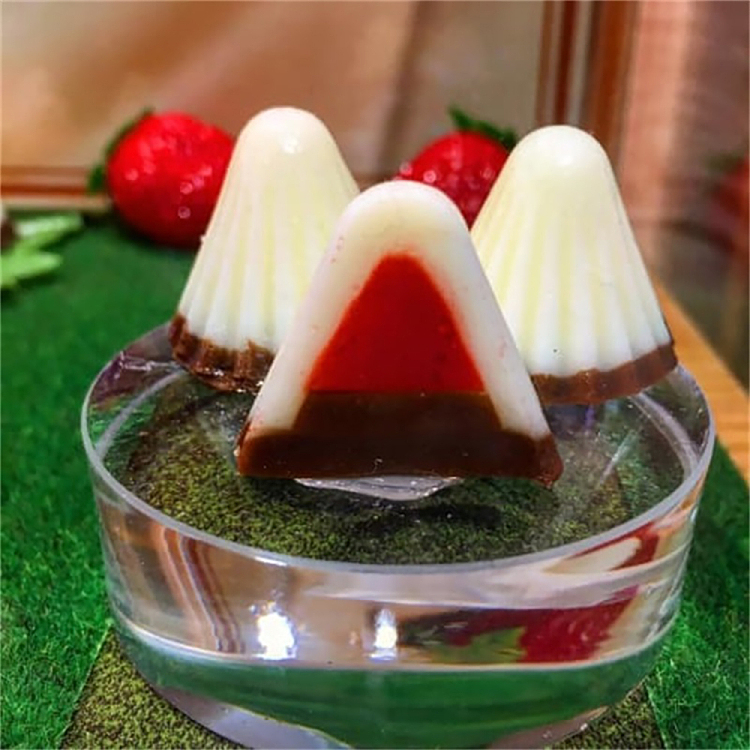 meiji-hokkaido-limited-edition-chocolate-strawberry-apollo-144g-3