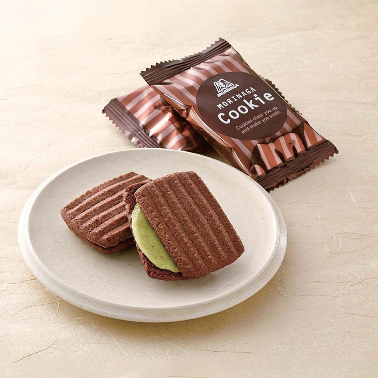 morinaga-uji-chocolate-sandwich-cookies-matcha-flavor-8pcs-2