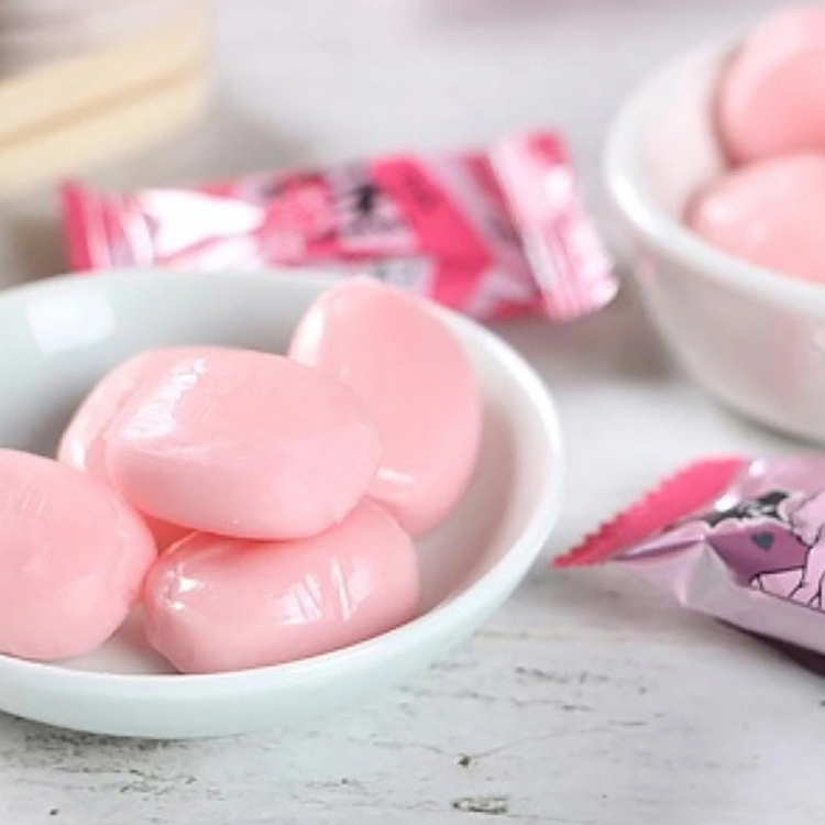 ribon-tomeiji-super-sour-sandwich-candy-plum-flavor-60g-3