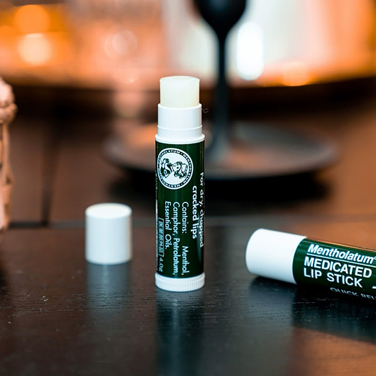 mentholatum-moisturizing-mint-lip-balm-4g-3