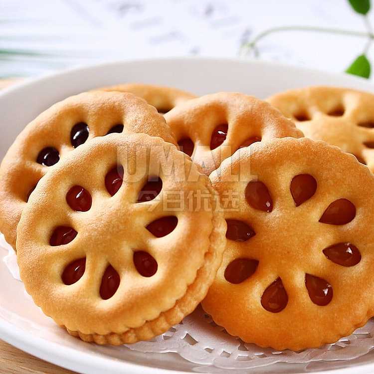 cadbury-fruity-happy-strawberry-jam-flavored-sandwich-cookies-12pcs-300g-discontinued-and-not-for-sale-2