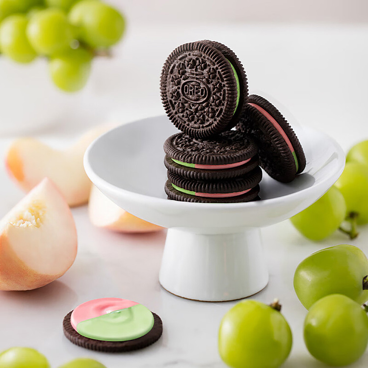 oreo-sandwich-cookies-crystal-grape-peach-flavor-97g-3