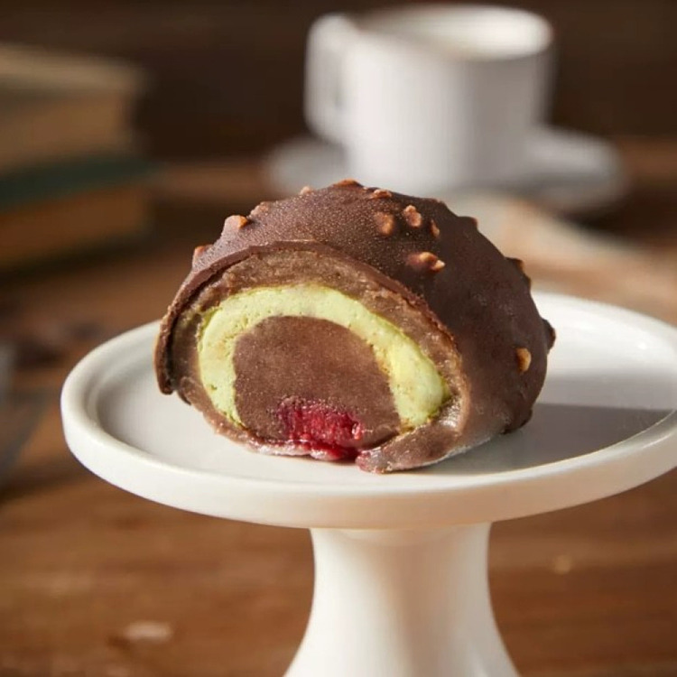 frozenbox-baking-crunchy-chocolate-pistachio-raspberry-daifuku-130g-2