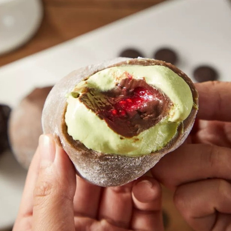 frozenbox-baking-crunchy-chocolate-pistachio-raspberry-daifuku-130g-3