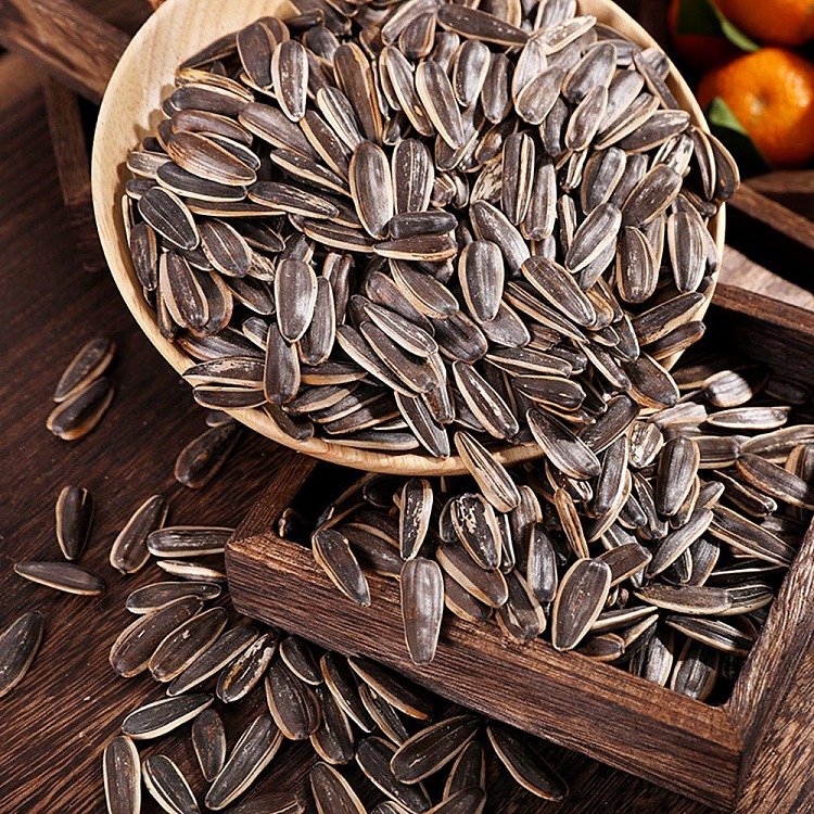 qiajia-mao-knock-five-spice-melon-seeds-450g-4