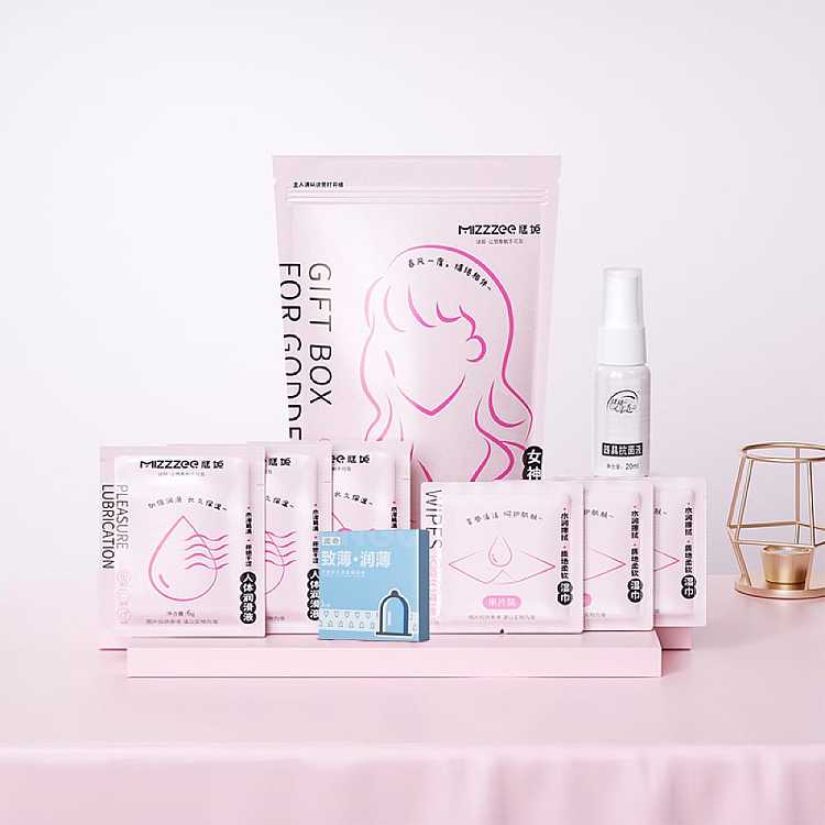 riddick-goddess-gift-pack-of-four-condoms-3-wet-wipes-3-lubricant-3-antibacterial-agent-20ml-1