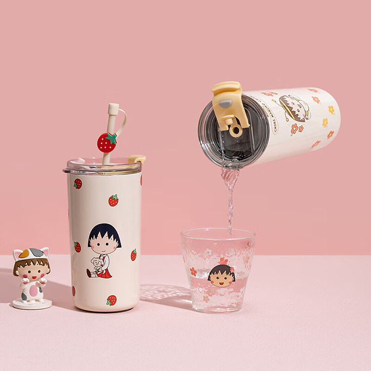 modern-housewife-strawberry-marble-straw-insulated-mug-2