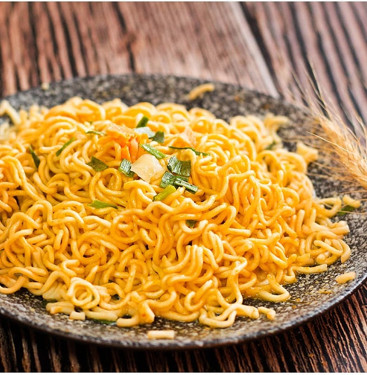 chen-village-salted-egg-yolk-noodles-in-a-bucket-95g-3