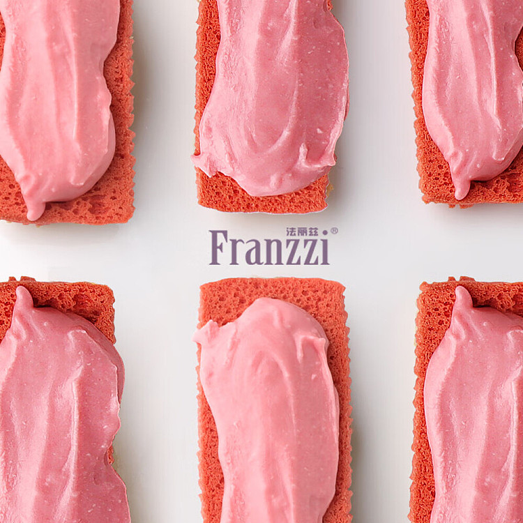fariz-reduced-sugar-sandwich-cookies-red-velvet-strawberry-sandwich-92g-3
