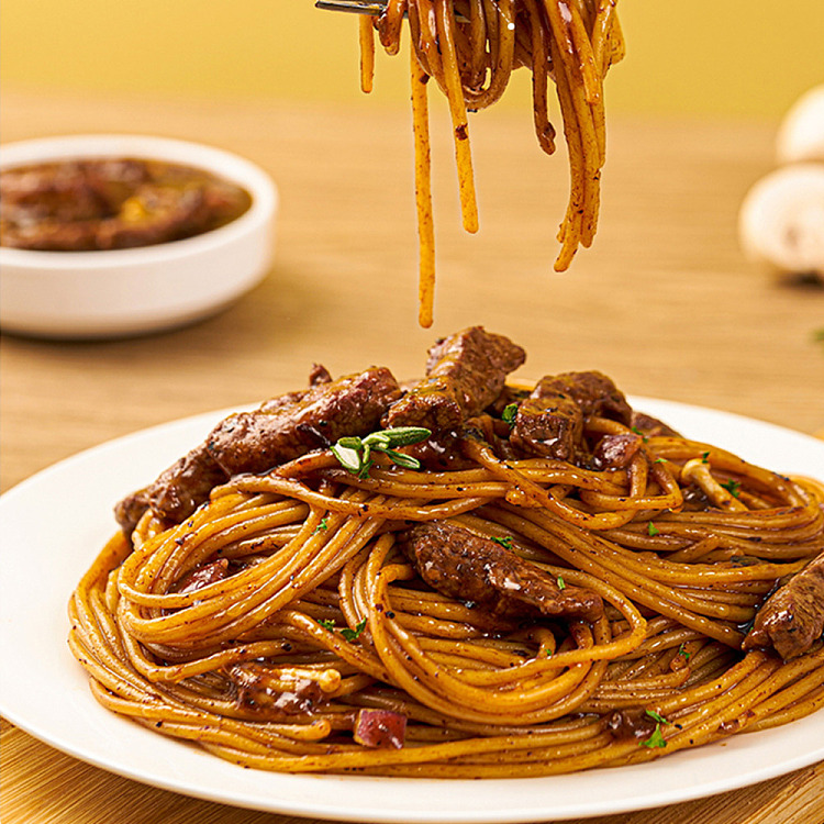 bears-arrival-spaghetti-with-black-pepper-beef-tenderloin-sauce-215g-2