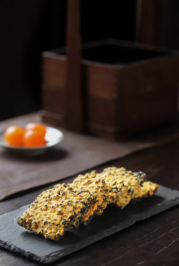 dried-red-food-black-gold-umami-meat-loaf-crabmeat-flavor-potpourri-158g-7